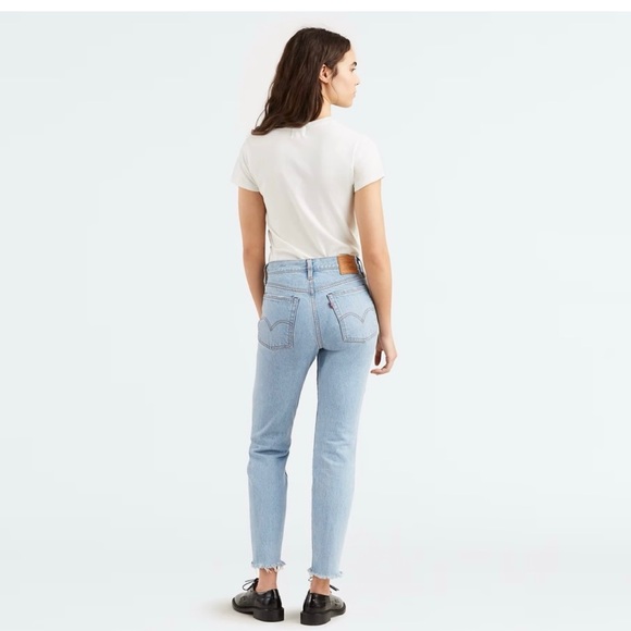 LEVI’S Wedgie Tapered Leg Distressed Jeans Size 30 - Picture 1 of 8